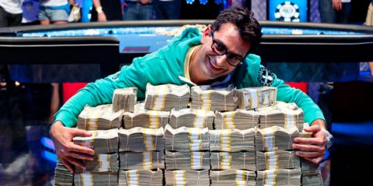 Pemain poker kelahiran Iran menang turnamen 18 juta dolar