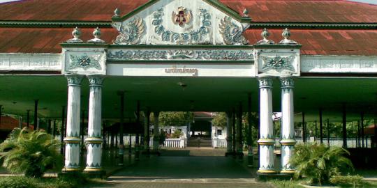 Sultan ditetapkan sebagai gubernur DIY seumur hidup