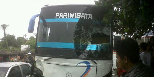 Bus tabrak lapak PKL, 2 tewas dan 7 luka berat
