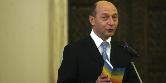 Langgar wewenang, parlemen Rumania berhentikan Presiden Basescu