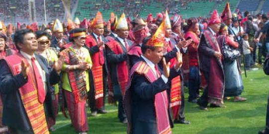 Ingin lihat Band Kotak, warga Batak serbu lapangan GBK