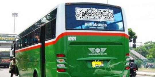 Bus Mayasari seruduk pedagang bubur dan pesepeda