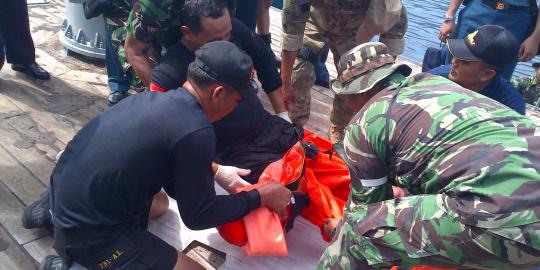Suasana haru iringi pemakaman Mayor Laut Eko