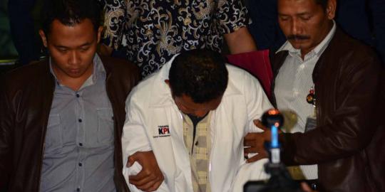 Bupati Buol, tersangka pertama pakai jaket tahanan KPK