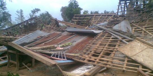 2 Desa di Sumut diterjang puting beliung, 1 orang tewas
