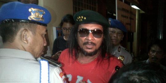 Ditahan di Polda, John Kei dibawakan bantal