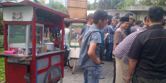 Tukang bakso & tahu gejrot ramaikan kemenangan Jokowi