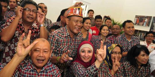 Puluhan ibu pengajian minta sembako ke Jokowi  