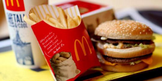 Koki McDonalds ajarkan cara membuat Big Mac