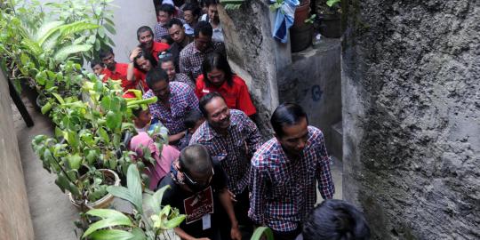 Pemilih Jokowi ketahuan dari total pembeli baju kotak-kotak