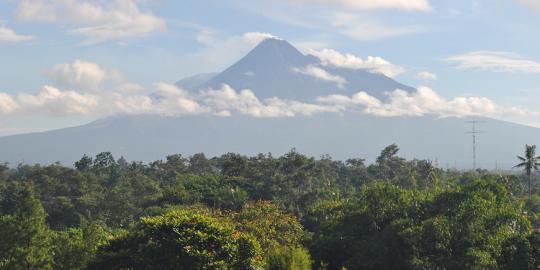 Longsoran material Merapi ancam 2 sungai dan 3 desa