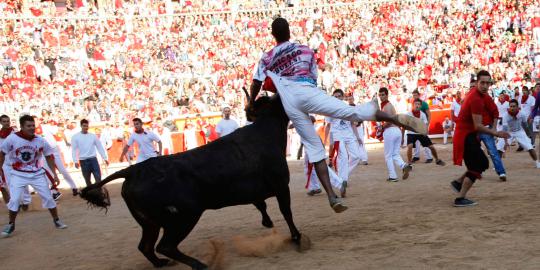 Ketika amukan banteng tak terbendung
