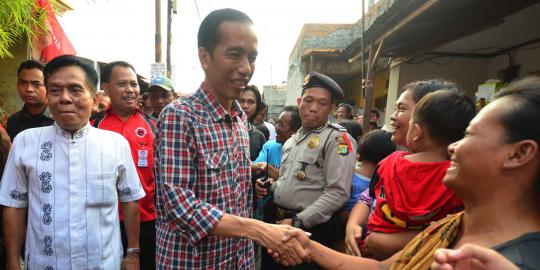 Kemeja kotak-kotak ala Jokowi laris manis di Bandung