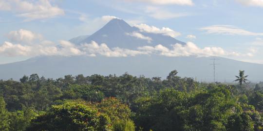 Ketinggian abu Merapi mencapai 1.000 meter