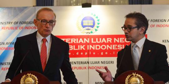 Menlu Bob Carr kunjungi gedung Pancasila