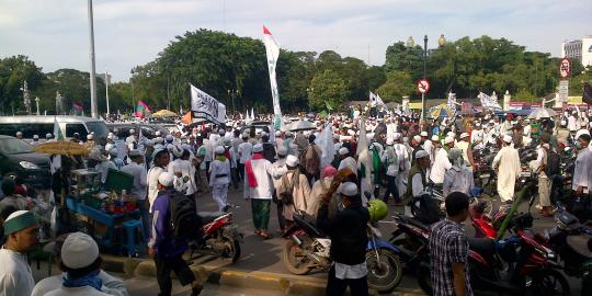 Digeruduk ormas Islam, Dolly tutup