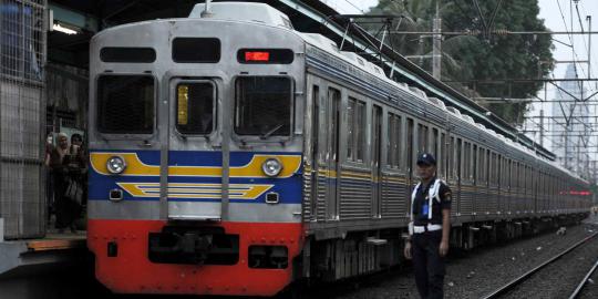 KRL hantam bajaj dan Toyota Rush di Jembatan Besi