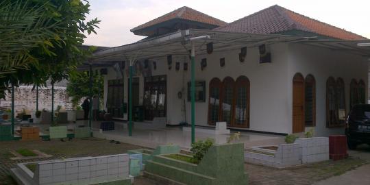 Air gentong di kubur Habib Kuncung