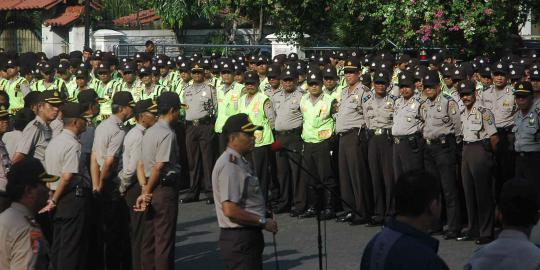 Polisi dilempar petasan di Kebayoran Lama