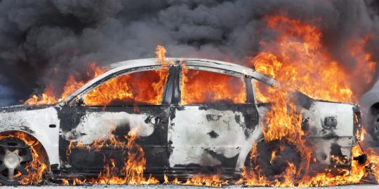 BMW terbakar di Tol Jorr, lalu lintas sempat tersendat