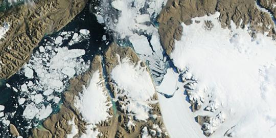 Gunung es lebih luas dari Manhattan di Eslandia kembali pecah