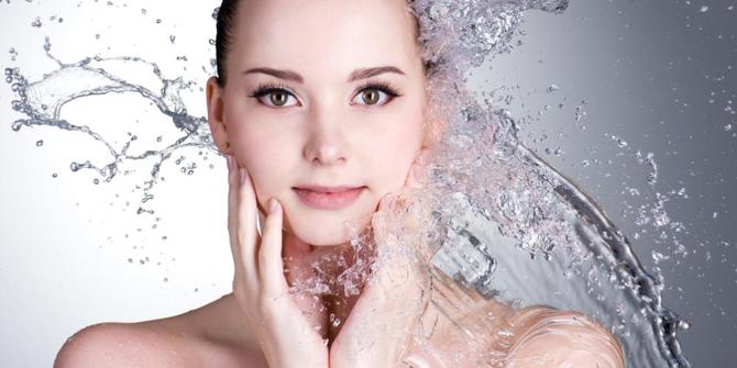 Cara efektif membersihkan wajah dengan benar | merdeka.com