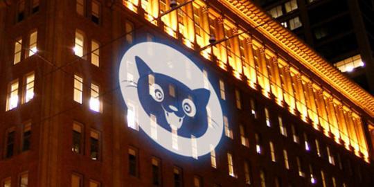 Tiru metode Batman, Internet Defense League luncurkan cat signal