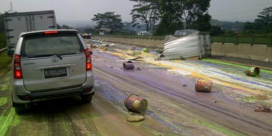 Warna-warni selimuti Tol Cipularang jadi tontonan