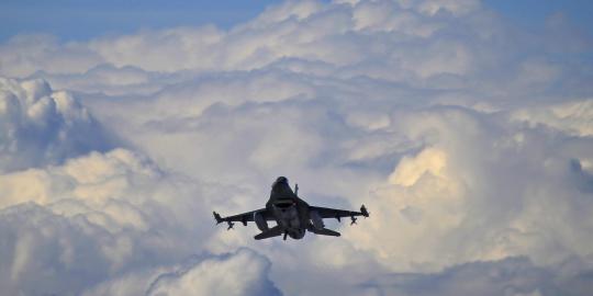 Pesawat canggih F-16 milik AS jatuh di Jepang