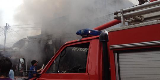 Gedung Petrosea Kemang terbakar