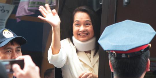 Mantan Presiden Filipina bebas dari tahanan rumah sakit