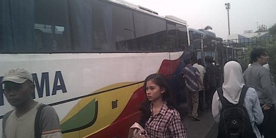 Terminal bayangan di Tol Kebon Jeruk jadi primadona