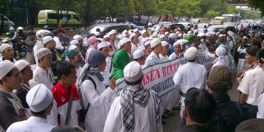 FPI gerebek lima pasangan mesum di Bandung