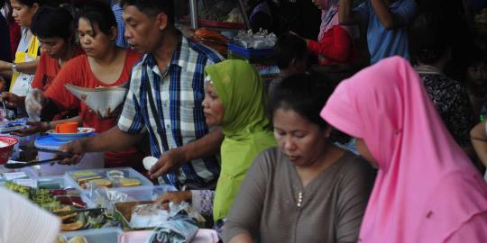 Akibat banjir, warga Ambon kesulitan cari makanan berbuka