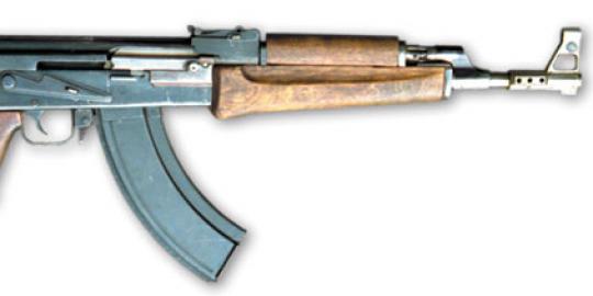Briptu RG lalai pegang AK-47, dua orang jadi korban