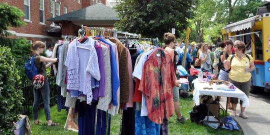 Warga Amerika padati garage sale terpanjang di dunia