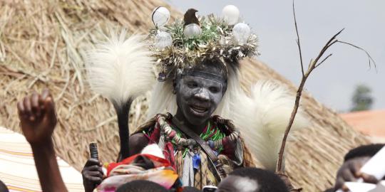 Tradisi sunat suku pedalaman Uganda, Afrika