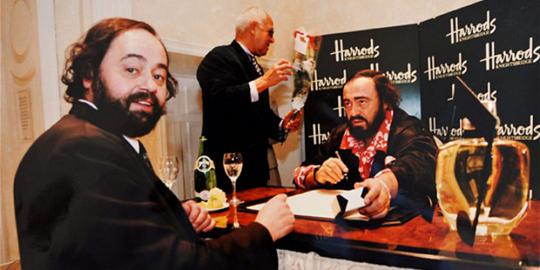 Terlalu mirip Pavarotti, permohonan kartu debit ditolak