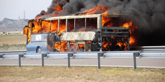 Bus Taruna Jaya terbakar di Tol Cipularang