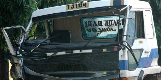 Truk trailer mogok diseruduk, 1 tewas dan 3 luka