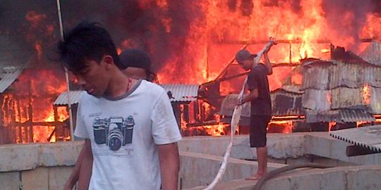 Bocah main korek api, 5 rumah di Kebon Nanas terbakar