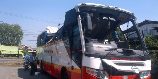 Bus terguling di Semarang, belasan penumpang luka