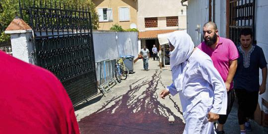 Penggantung kepala babi di masjid ditangkap
