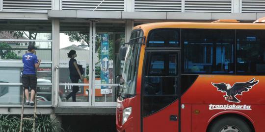 Polisi: Kerusakan halte Transjakarta Matraman karena batu 