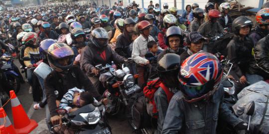 Kelebihan muatan, pemudik sepeda motor ditilang