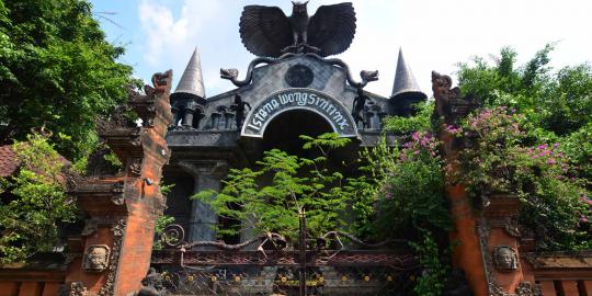 Istana Wong Sintinx di Lubang Buaya