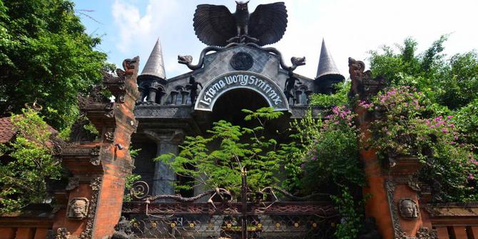 Istana Wong Sintinx di Lubang Buaya | merdeka.com