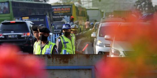 Atasi kemacetan pemudik, Polisi berlakukan sistem buka tutup