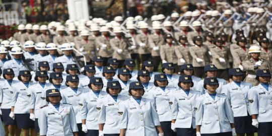 Kecapekan, seorang peserta upacara di Istana pingsan