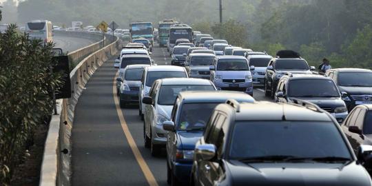 Arah Cikampek macet sejak Tol Bekasi Timur